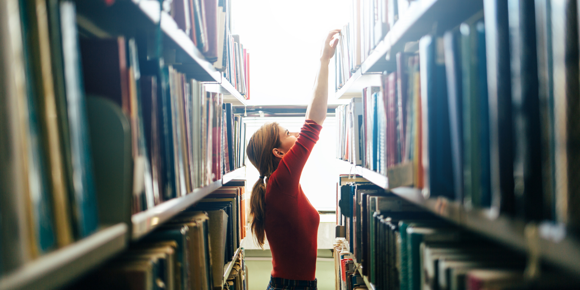 Woman library. Женщина с книгой.